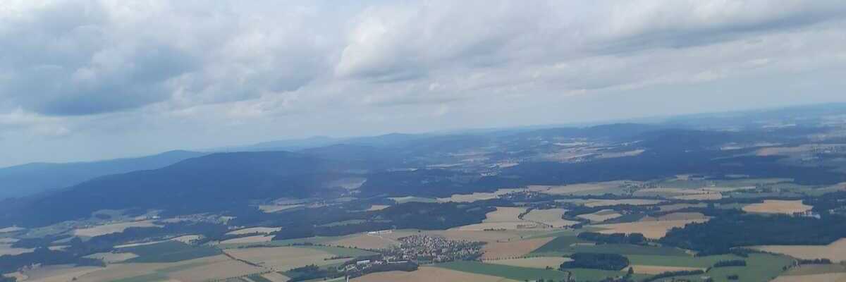 Flugwegposition um 11:06:29: Aufgenommen in der Nähe von Okres Český Krumlov, Tschechien in 1162 Meter